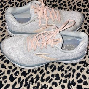 Womens Brook Shoes